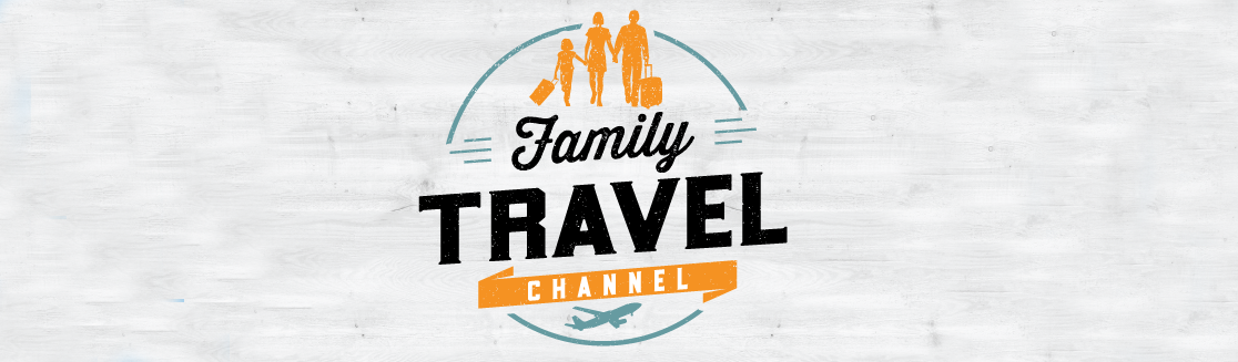 Включи канал путешествие. Тревел Фэмили лого. Family Travel logo. Family тур лого. Премьера Трэвел логотип.